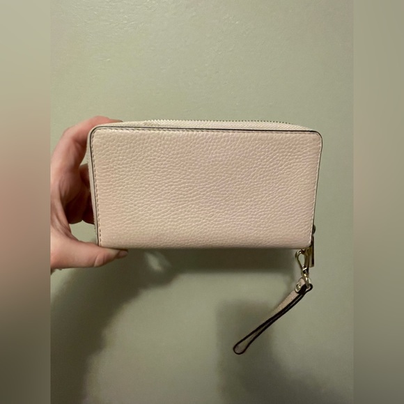 Michael Kors Wallet - Picture 2 of 5